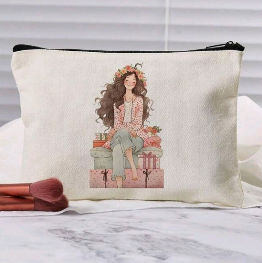 Dreamy Girl With Gifts Cream Canvas Zip Purse Bag